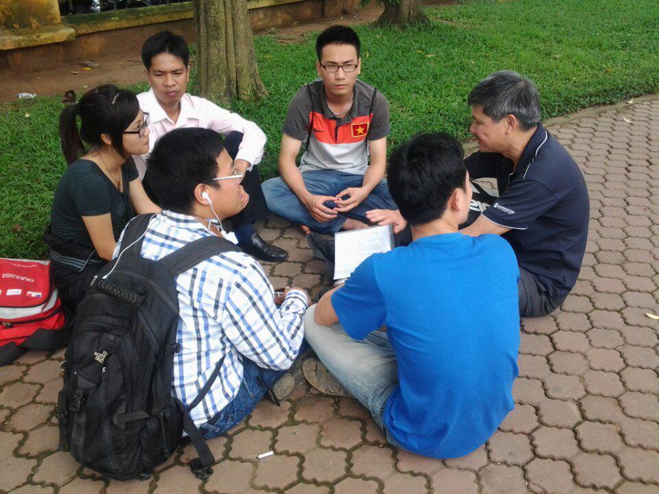 May5th, 2013:  a rights discussion in Hanoi, in response to the appeal of rights activists to organize Human Rights picnics (Source: Dan Lam Bao)