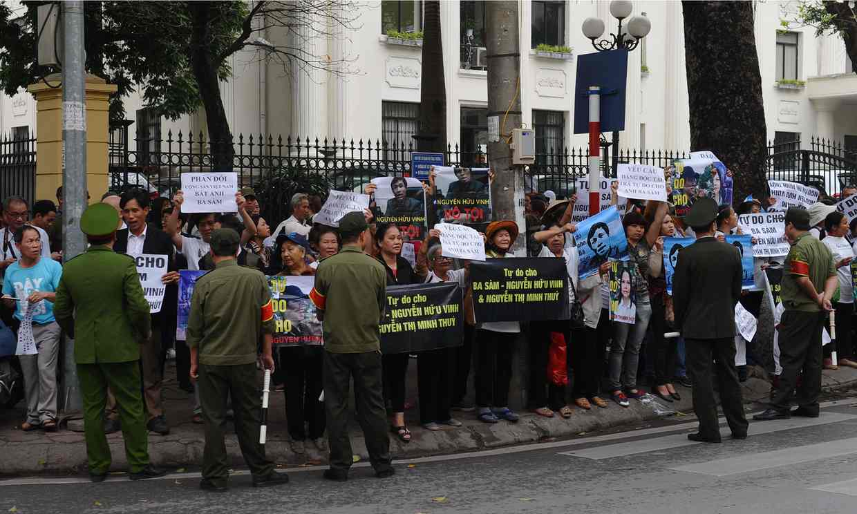 protesters at trial March 23 2016