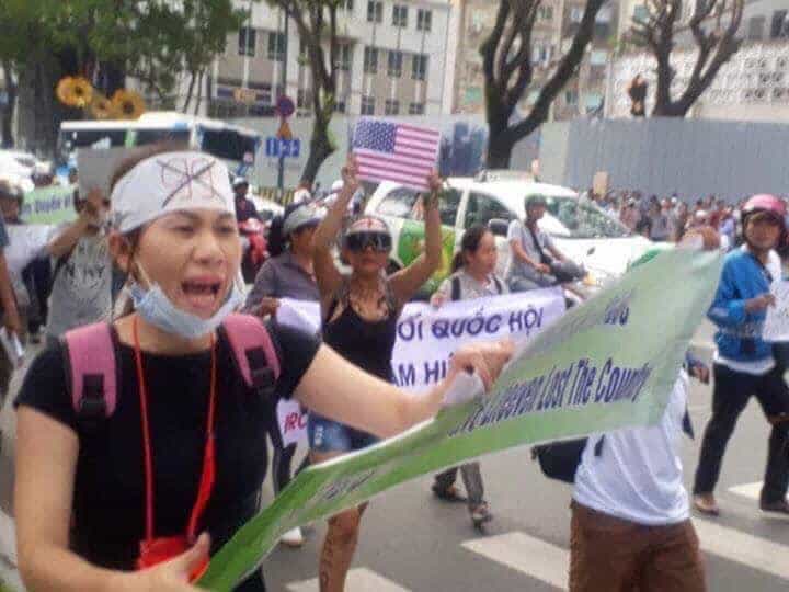 Doan Thi Hong at a protest_Source Facebook Nguyen Thuy Hanh